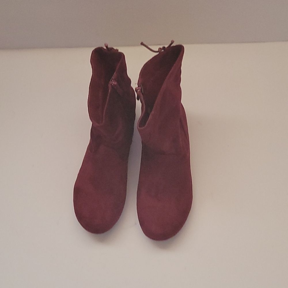 NWT forever ankle boots size 7 color burgundy